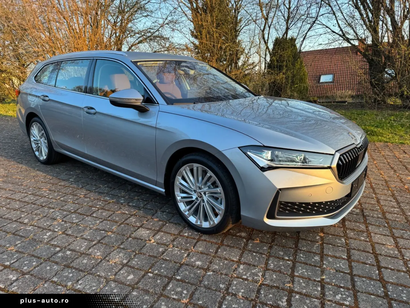 SKODA Combi 2.0 TDI 142kW 4x4  LEDER AHK STHZ MATRIX