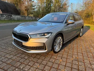 SKODA Combi 2.0 TDI 142kW 4x4  LEDER AHK STHZ MATRIX