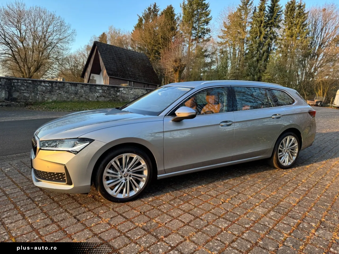 SKODA Combi 2.0 TDI 142kW 4x4  LEDER AHK STHZ MATRIX