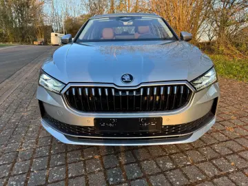 SKODA Combi 2.0 TDI 142kW 4x4  LEDER AHK STHZ MATRIX