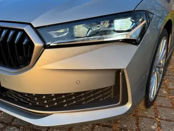 SKODA Combi 2.0 TDI 142kW 4x4  LEDER AHK STHZ MATRIX