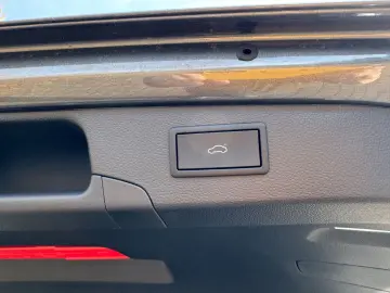 SKODA Combi 2.0 TDI 142kW 4x4  LEDER AHK STHZ MATRIX