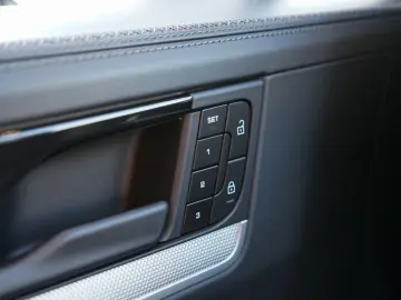 PORSCHE Cayenne 3.0 E-Hybrid