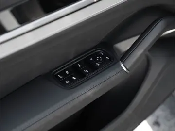 PORSCHE Cayenne E-Hybrid SportDesign Paket HD-Matrix HUD