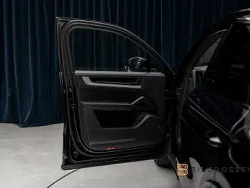 PORSCHE Cayenne E-Hyb SportDesign