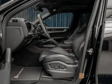 PORSCHE Cayenne E-Hyb SportDesign