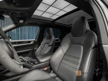 PORSCHE Cayenne E-Hyb SportDesign