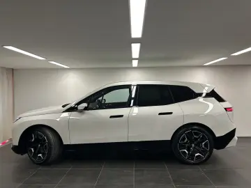 BMW iX xDrive40 Sportpaket Drivingass. Parkass. Harm