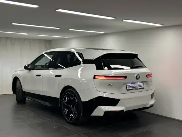 BMW iX xDrive40 Sportpaket Drivingass. Parkass. Harm