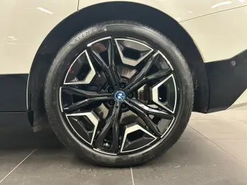 BMW iX xDrive40 Sportpaket Drivingass. Parkass. Harm