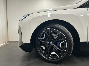 BMW iX xDrive40 Sportpaket Drivingass. Parkass. Harm