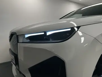 BMW iX xDrive40 Sportpaket Drivingass. Parkass. Harm