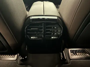 BMW iX xDrive40 Sportpaket Drivingass. Parkass. Harm