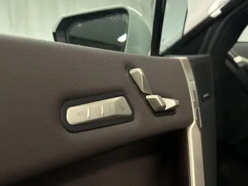 BMW iX xDrive40 Sportpaket Drivingass. Parkass. Harm