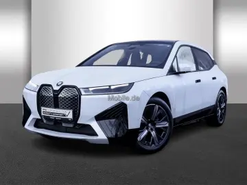 BMW iX xDrive40 Sportpaket Klimaaut. AHK Soft-Close