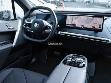 BMW iX xDrive40 Sportpaket Klimaaut. AHK Soft-Close