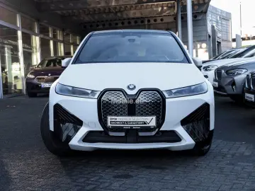 BMW iX xDrive40 Sportpaket Klimaaut. AHK Soft-Close