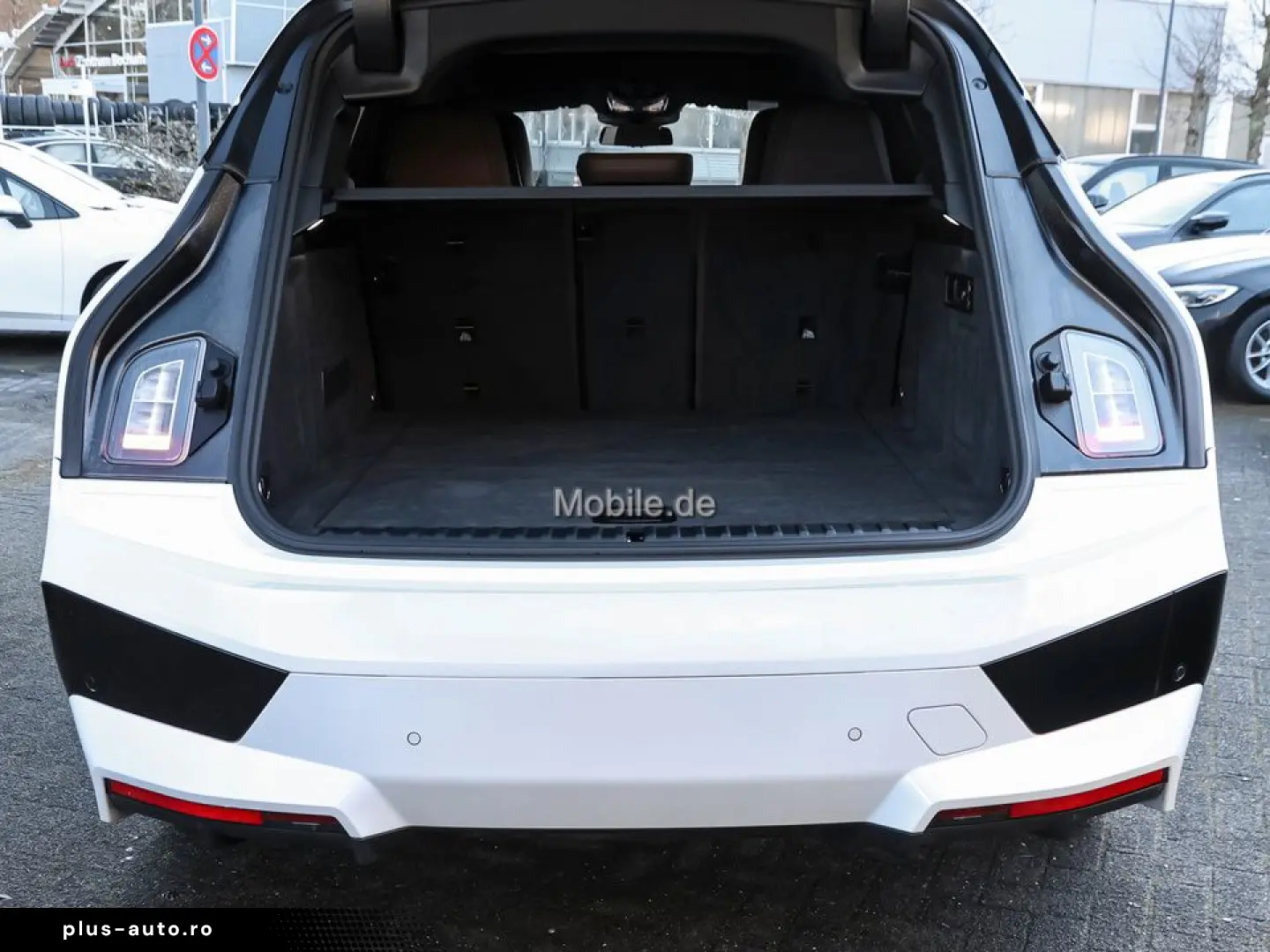 BMW iX xDrive40 Sportpaket Klimaaut. AHK Soft-Close