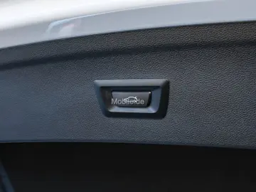 BMW iX xDrive40 Sportpaket Klimaaut. AHK Soft-Close