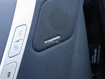 BMW iX xDrive40 Sportpaket Klimaaut. AHK Soft-Close