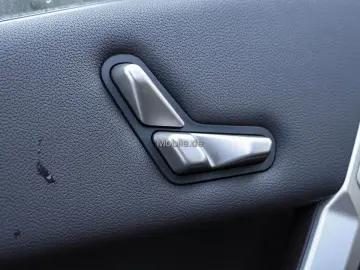 BMW iX xDrive40 Sportpaket Klimaaut. AHK Soft-Close