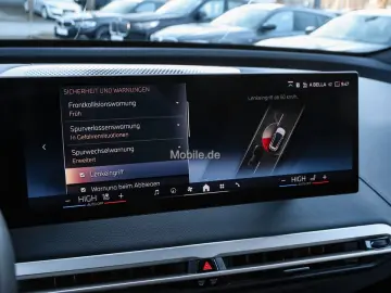 BMW iX xDrive40 Sportpaket Klimaaut. AHK Soft-Close