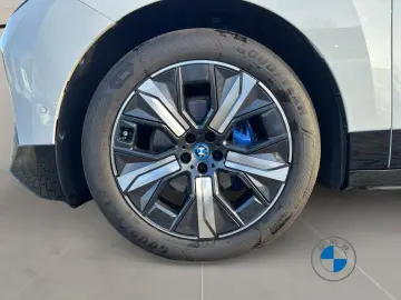 BMW iX xDrive40 Sportpaket DA  LC Prof. Komfortzugan