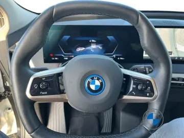 BMW iX xDrive40 Sportpaket DA  LC Prof. Komfortzugan