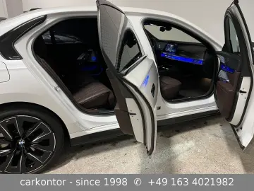 BMW i7 xDr. 60  M SPORT PRO LOUNGE SEAT FOND ENT SKY
