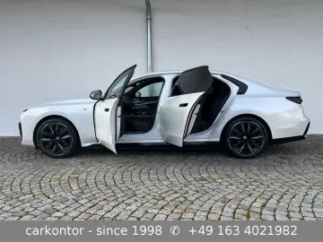 BMW i7 xDr. 60  M SPORT PRO LOUNGE SEAT FOND ENT SKY