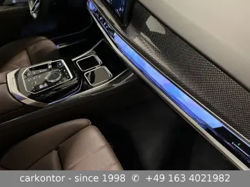 BMW i7 xDr. 60  M SPORT PRO LOUNGE SEAT FOND ENT SKY