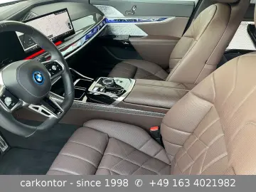BMW i7 xDr. 60  M SPORT PRO LOUNGE SEAT FOND ENT SKY