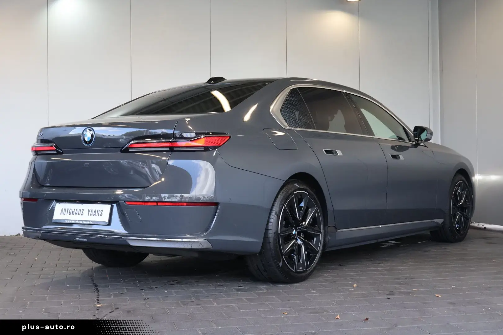 BMW i7 60 Design P. THEATRE B&W LUFT GLOW AUT. DOORS