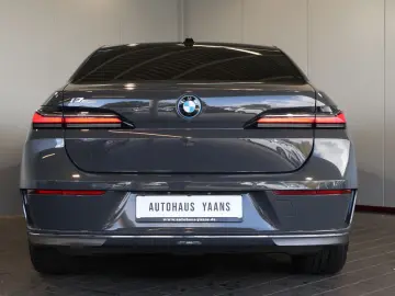 BMW i7 60 Design P. THEATRE B&W LUFT GLOW AUT. DOORS