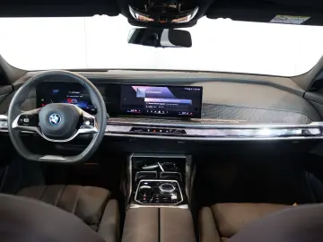 BMW i7 60 Design P. THEATRE B&W LUFT GLOW AUT. DOORS