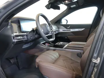 BMW i7 60 Design P. THEATRE B&W LUFT GLOW AUT. DOORS