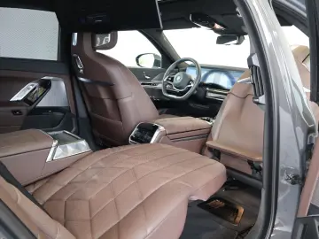 BMW i7 60 Design P. THEATRE B&W LUFT GLOW AUT. DOORS