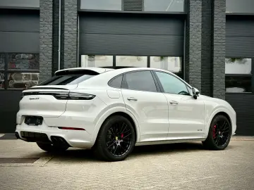 PORSCHE Cayenne Coupe GTS