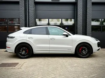 PORSCHE Cayenne Coupe GTS