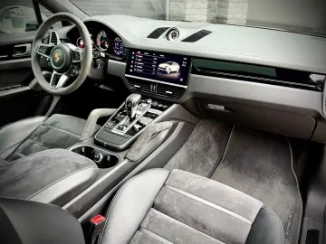 PORSCHE Cayenne Coupe GTS