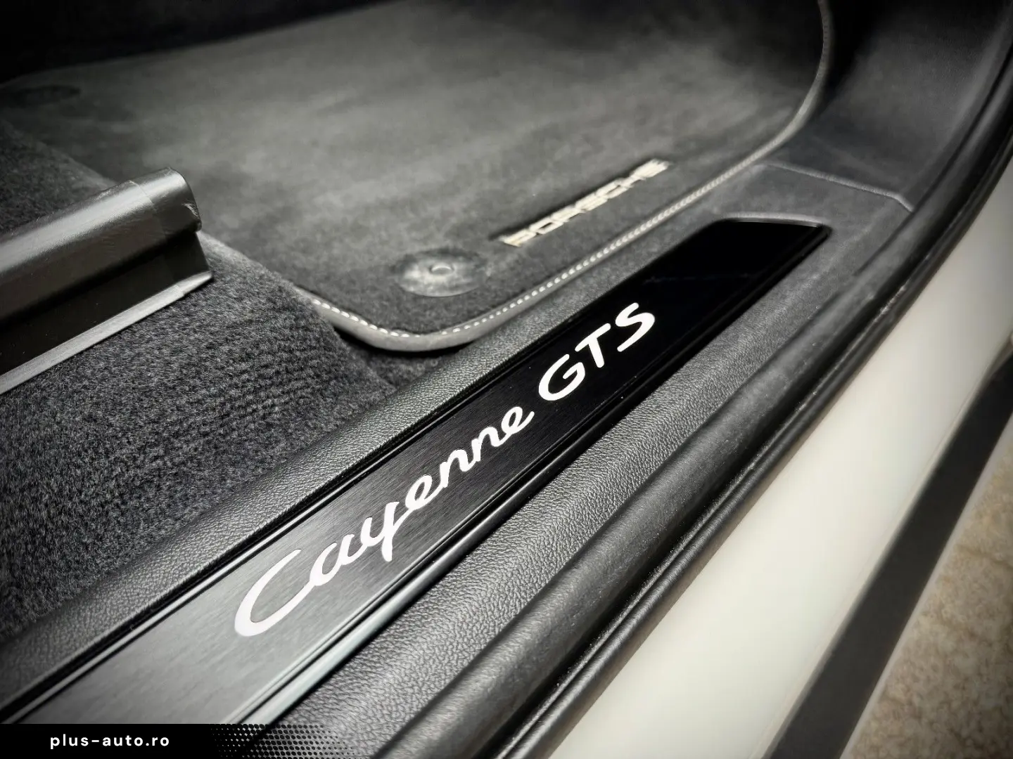 PORSCHE Cayenne Coupe GTS