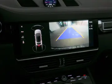 PORSCHE GTS Cayenne Coupe   AHK PDCC CHRONO