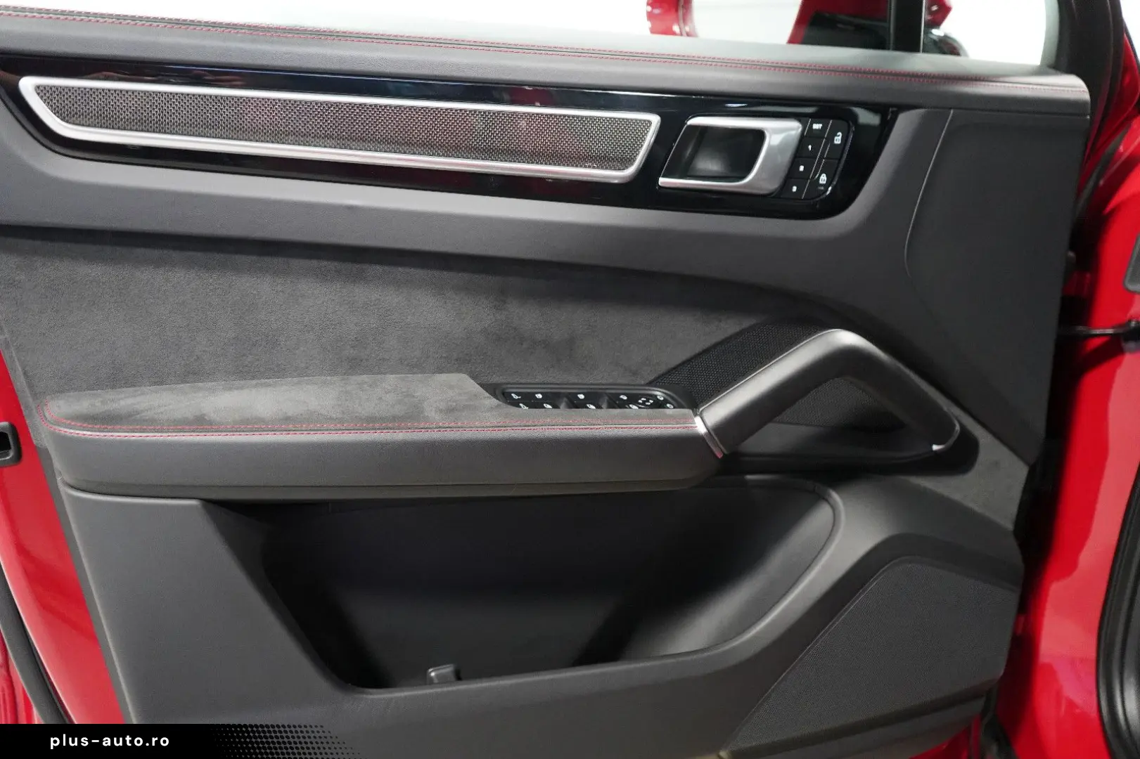 PORSCHE GTS Cayenne Coupe   AHK PDCC CHRONO