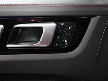 PORSCHE GTS Cayenne Coupe   AHK PDCC CHRONO