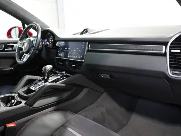 PORSCHE GTS Cayenne Coupe   AHK PDCC CHRONO