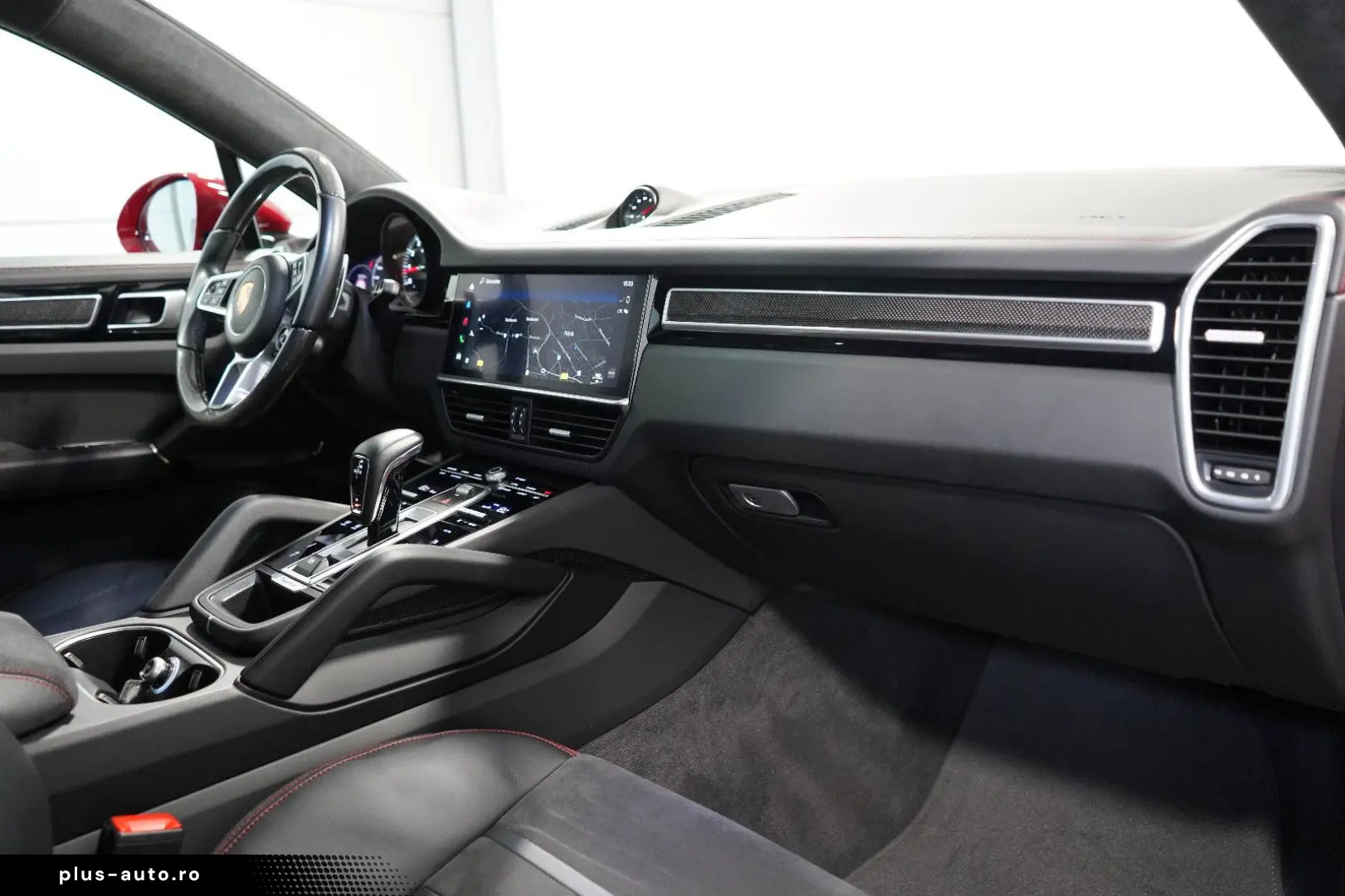 PORSCHE GTS Cayenne Coupe   AHK PDCC CHRONO