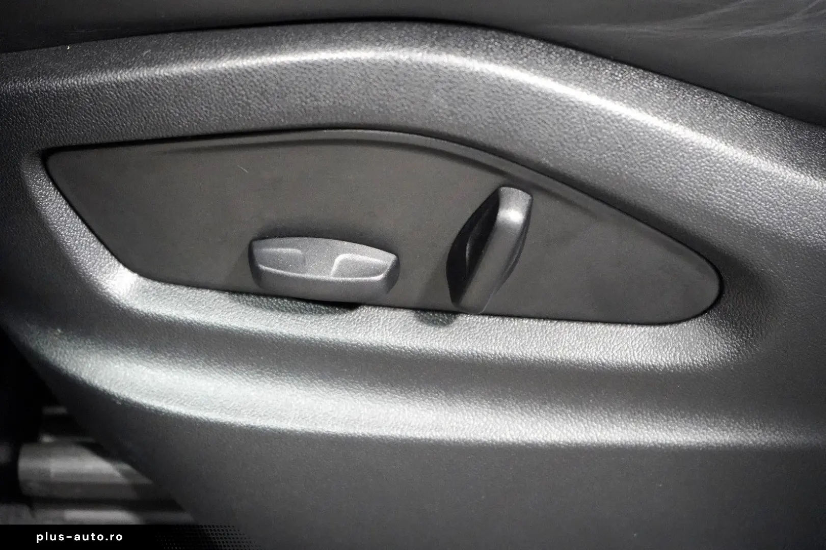 PORSCHE GTS Cayenne Coupe   AHK PDCC CHRONO