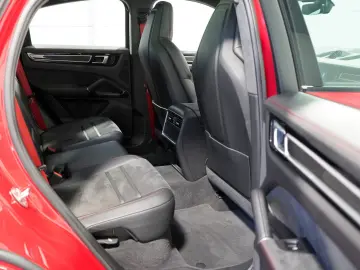 PORSCHE GTS Cayenne Coupe   AHK PDCC CHRONO