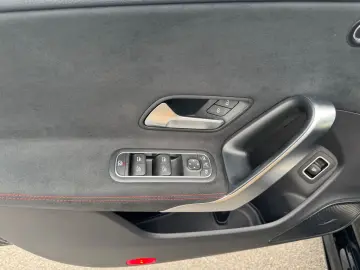 MERCEDES-BENZ CLA 220 d AMG Line Burmester Navi
