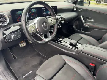 MERCEDES-BENZ CLA 220 d AMG Line Burmester Navi